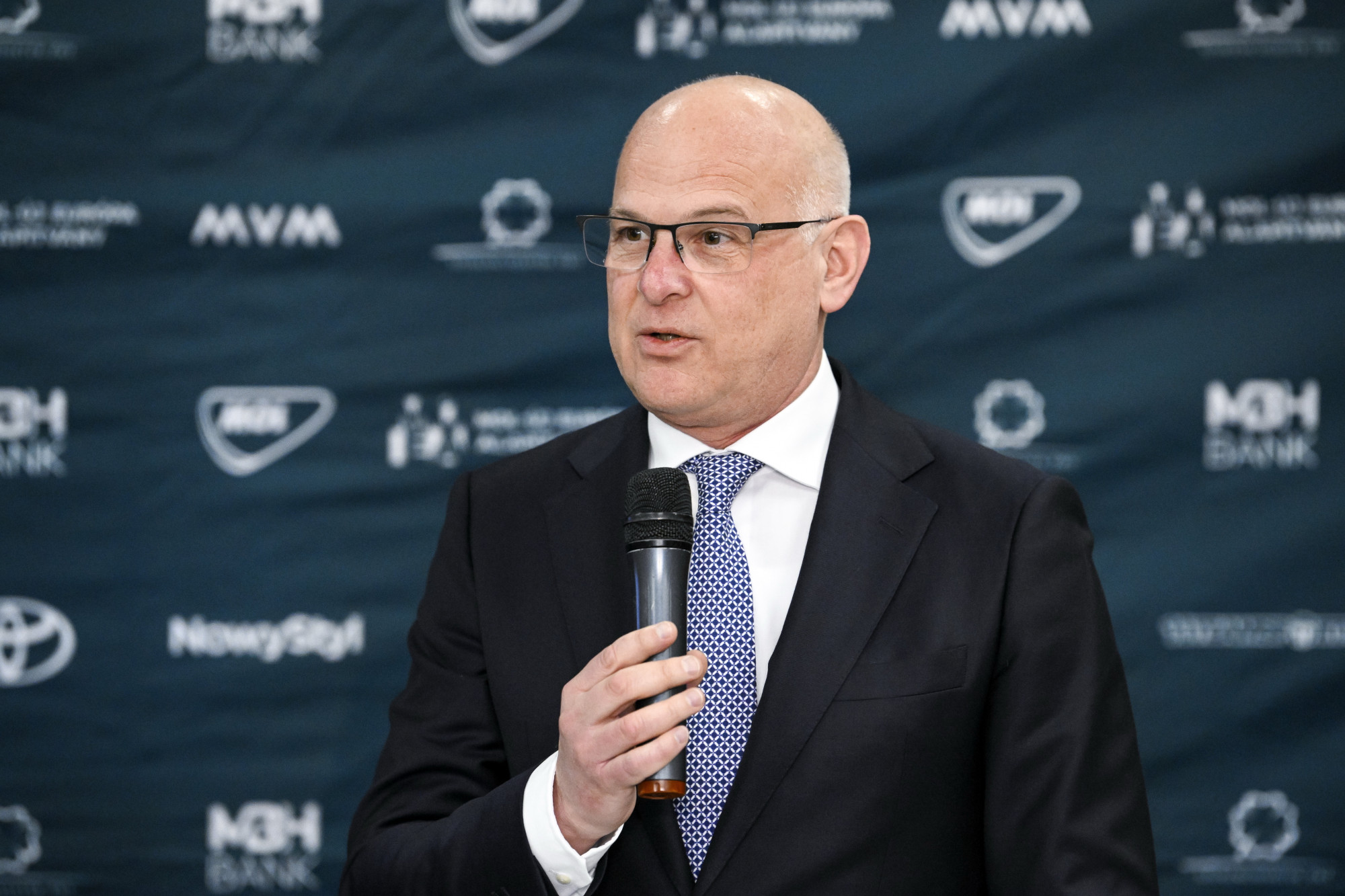 Bizalmi szavazást kér maga ellen a kajakszövetség elnöke, a leköszönő sportért felelős helyettes államtitkár