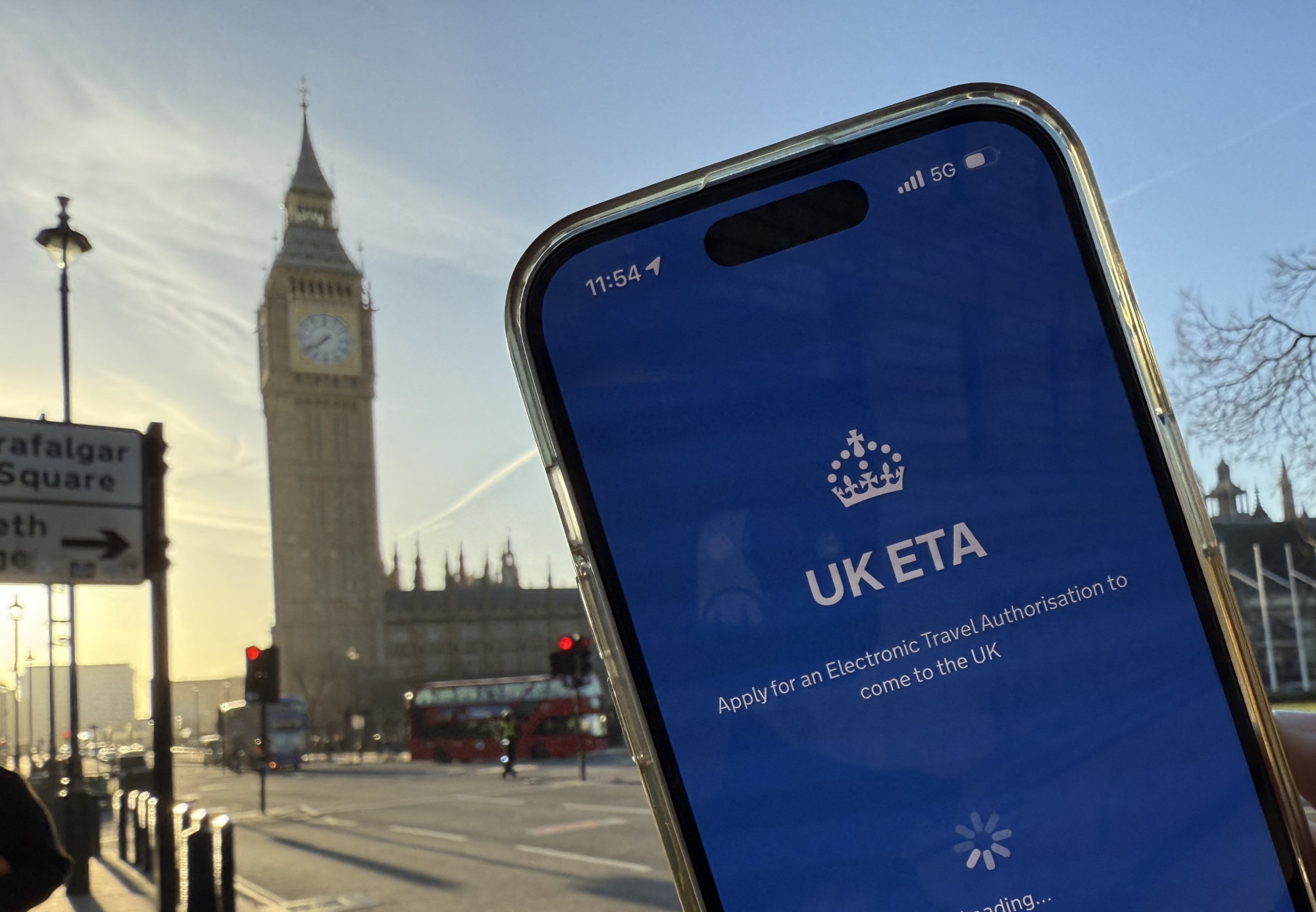 Mostantól már tényleg csak utazási engedéllyel lehet belépni az Egyesült Királyságba