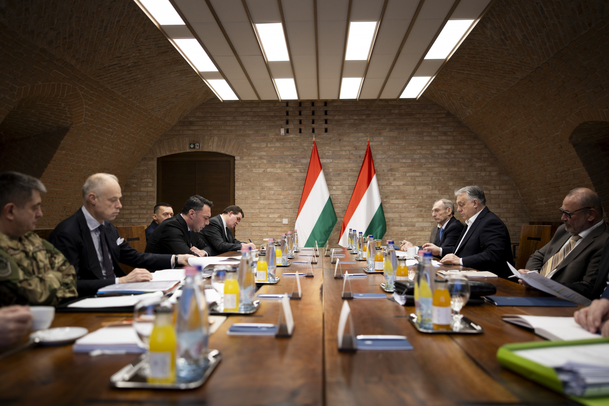 Orbán Viktor „a kritikus energetikai infrastruktúra védelmének megerősítését” és drónrepülési tilalmat rendelt el