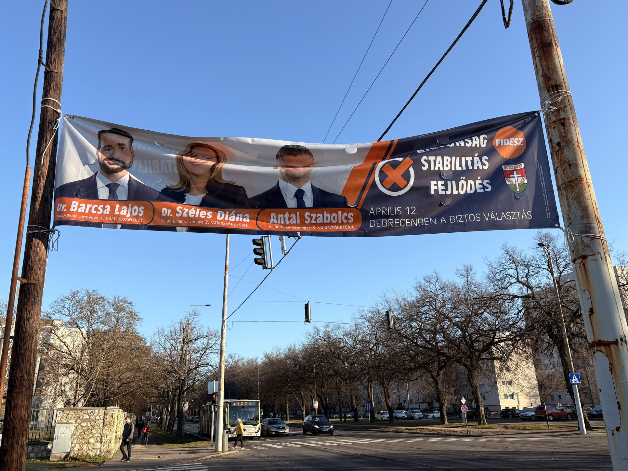 Instabil módon próbálja biztosítani a debrecenieket a Fidesz arról, hogy a jelöltjeik jelentik a stabilitást és a biztonságot