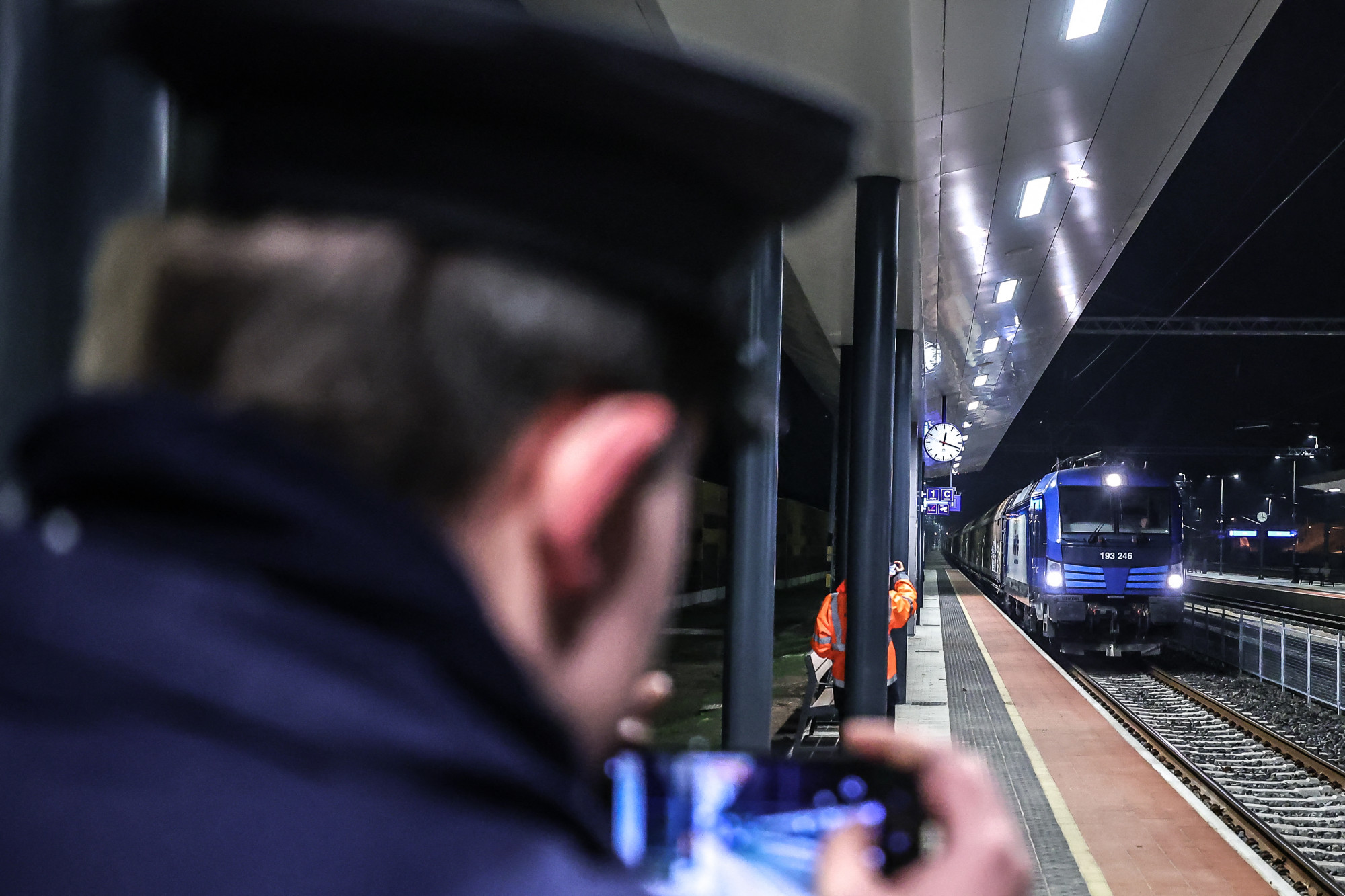 Úgy indult el a teherforgalom a csilliárdokért épül Budapest-Belgrád vasútvonalon, hogy még le sem zárták a műszaki ellenőrzést