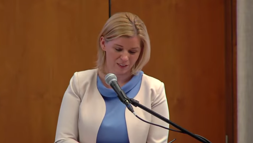 Kinevették az államtitkár beszédét az állatorvosi diplomaosztóján