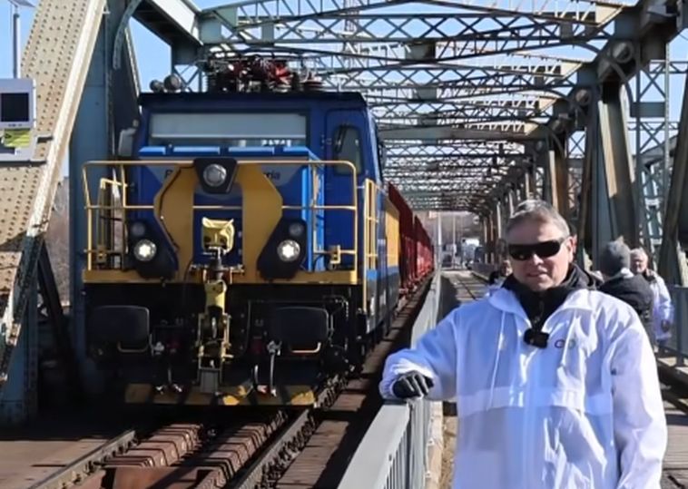 A Tisza vak jelöltje vállalta, hogy lefutja a vonatot a Gubacsi hídon