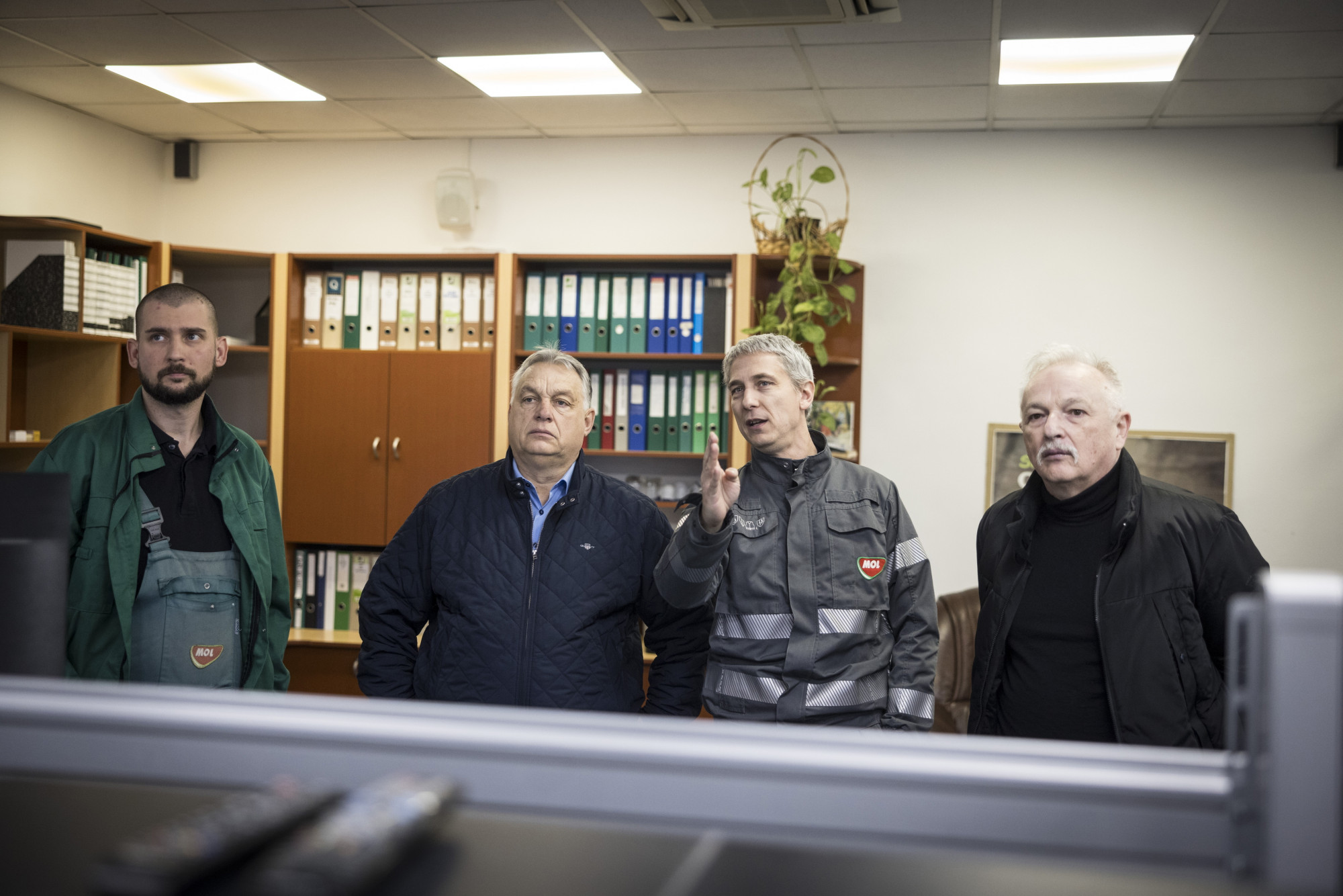 Megbüntették a MOL-t, mert hetekig nem adott tájékoztatást a Barátság kőolajvezeték leállásáról, de az MNB nem vizsgálta, történt-e bennfentes kereskedés
