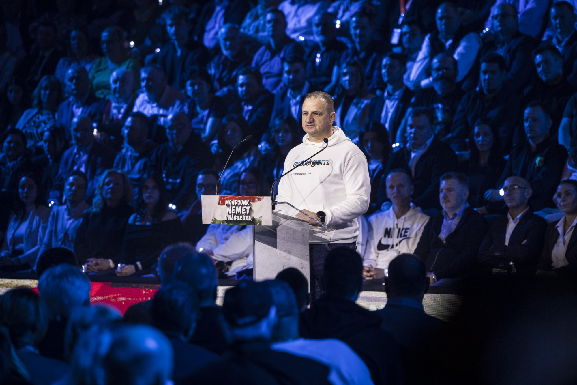 24.hu: munkaidőben gyűjtöttek aláírásokat állami alkalmazottak az esztergomi fideszes jelöltnek