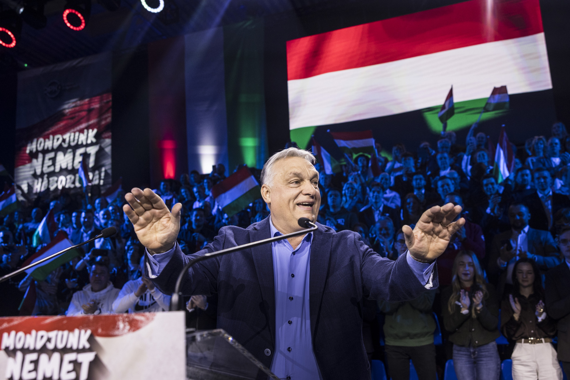 Orbán előre meghirdetett országjárásba kezd, kiáll a terekre
