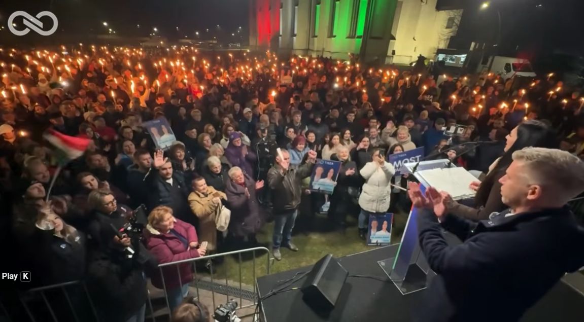 Magyar Péter négy városban lengette be a helyi fideszes vezetőknek az elszámoltatást és a börtönt