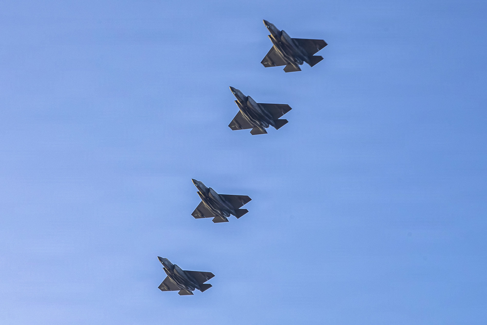 Amerika lövi Iránt, Irán lövi Izraelt, Izrael lövi Libanont