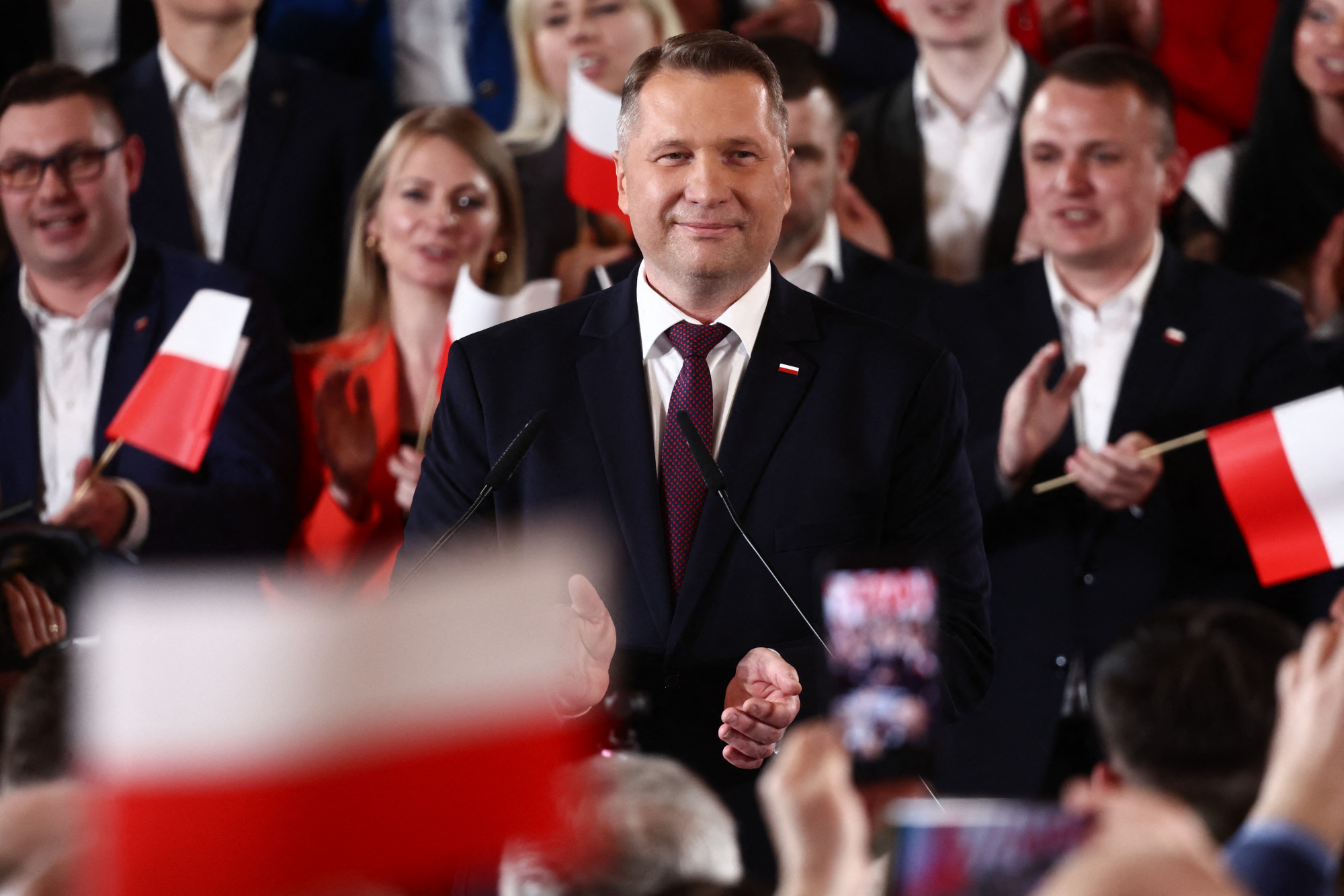 Keményvonalas konzervatív miniszterelnök-jelölttel megy neki a jövő évi választásoknak a lengyel ellenzék