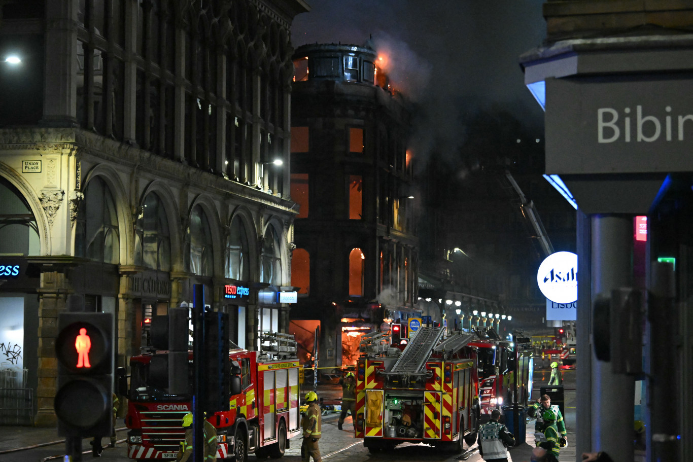 Kigyulladt a Glasgow-i központi pályaudvar épülete, ami részben összeomlott a tűz miatt