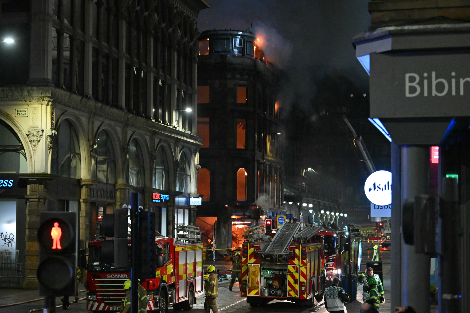Kigyulladt a glasgow-i központi pályaudvar épülete, és részben összeomlott a tűz miatt