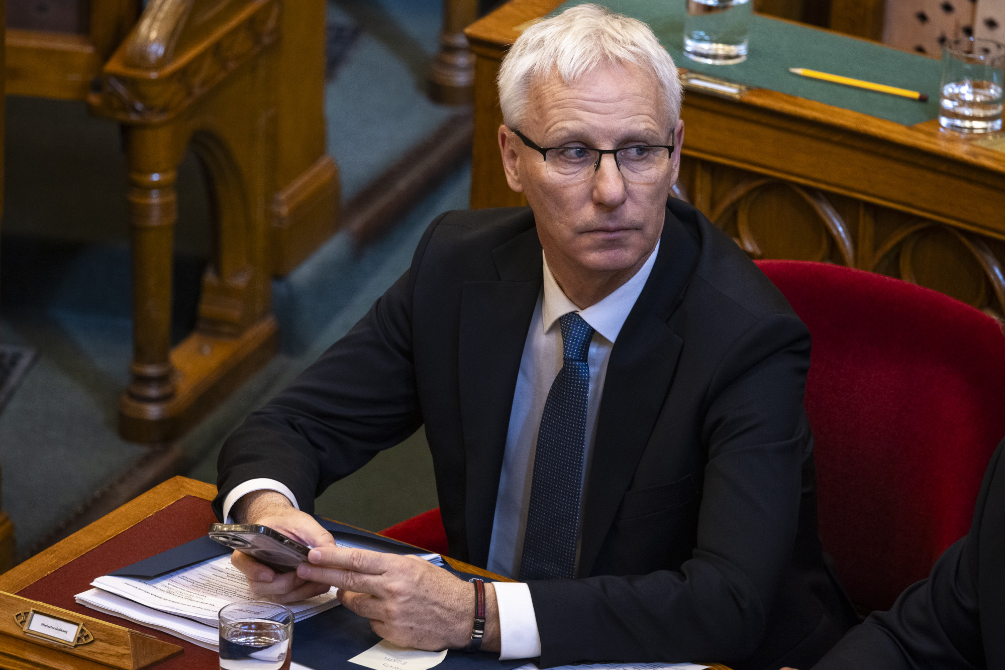 Az ügyészség szerint a nyomozásuk nem tárt fel kapcsolatot a Szőlő utcai intézet igazgatója és Soltész Miklós között