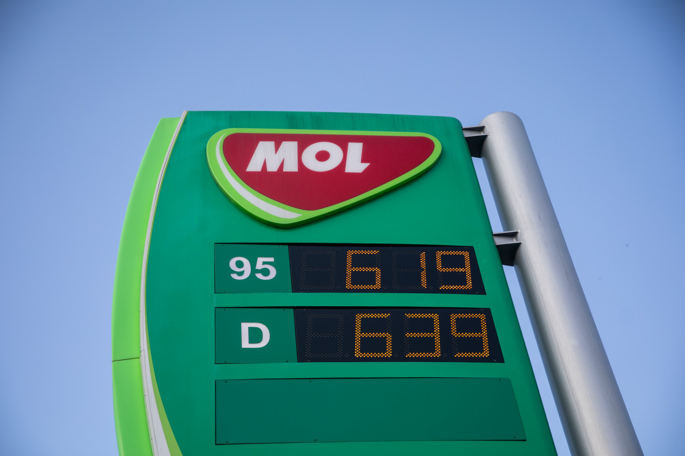 Rendkívüli árazást vezetett be a Mol a saját kútjain, 619 forintra emelték a benzinárat