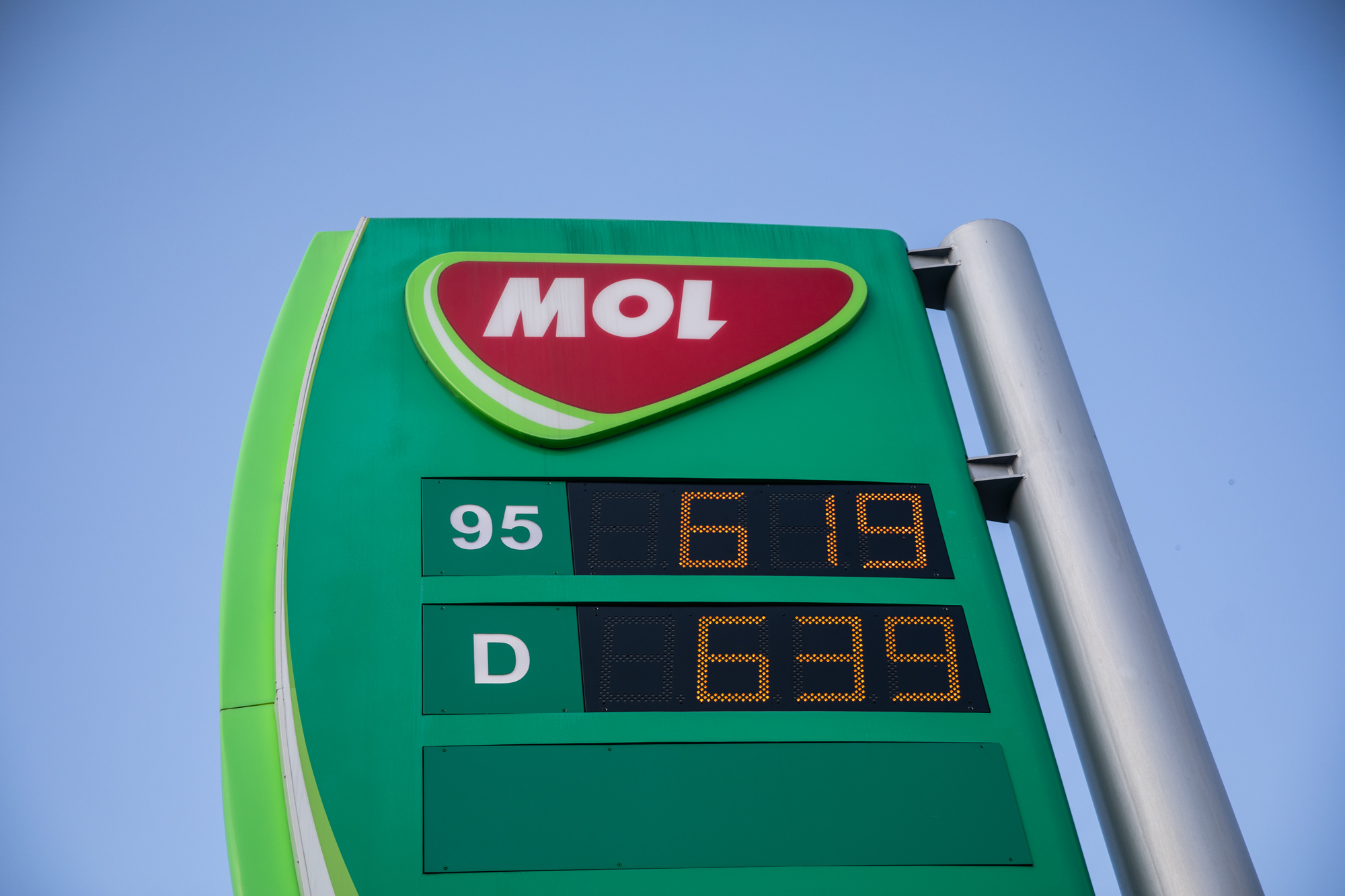 Rendkívüli árazást vezetett be a Mol a saját kútjain, 619 forintra emelték a benzinárat