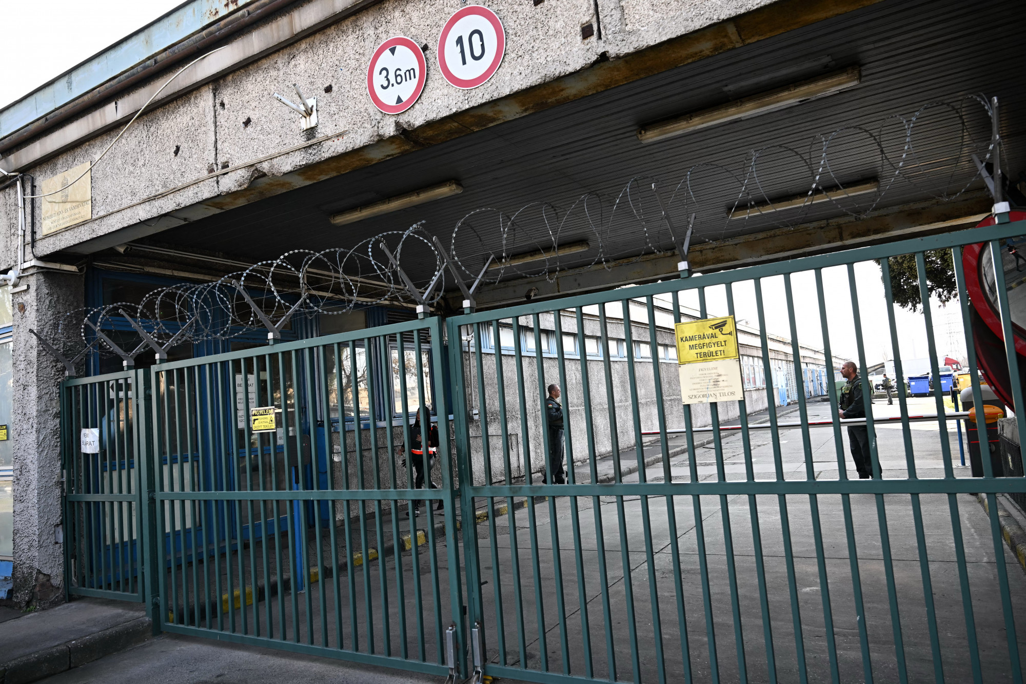 Egy NAV-os belső jelentés szerint törvénysértően járhatott el a Legfőbb Ügyészség az aranykonvoj ügyben