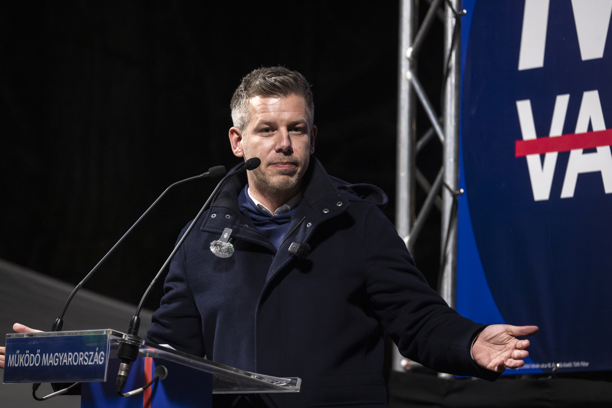 Magyar az ukrán zászló kifeszítéséről: Egészen szánalmas módon lőtte lábon magát az orbáni hatalom