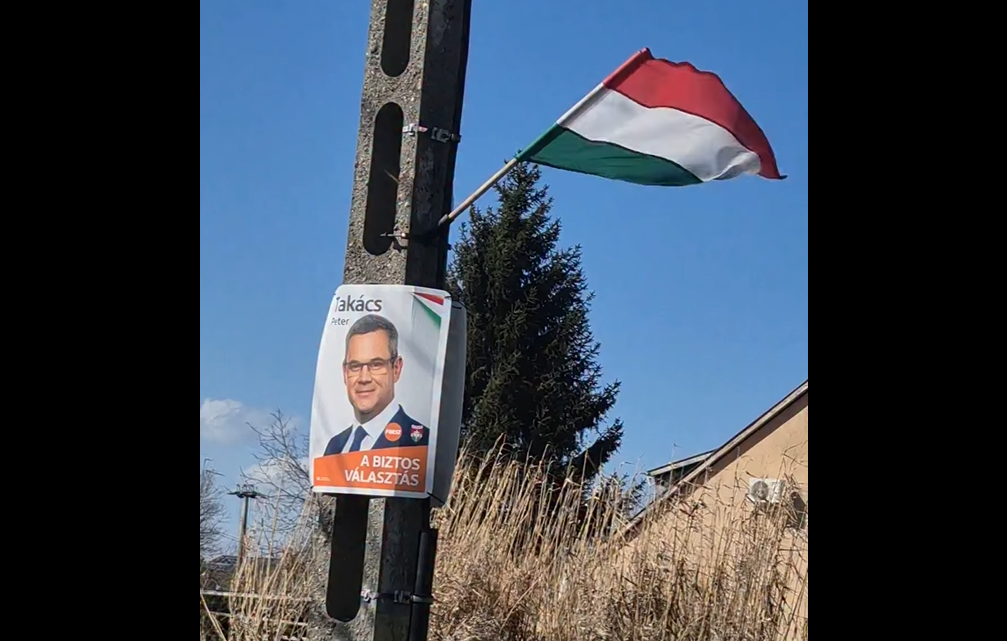 Takács Péter fideszes államtitkár az 1949-es kommunista hatalomátvétel szimbólumával kampányol