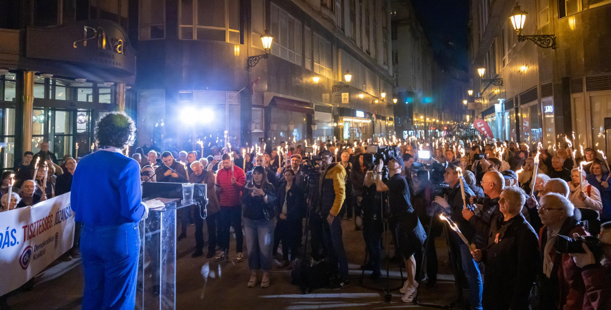 Dobrev: Orbán elárulta 1848-at, hazánk függetlenségét Putyin nyakörvére cserélte