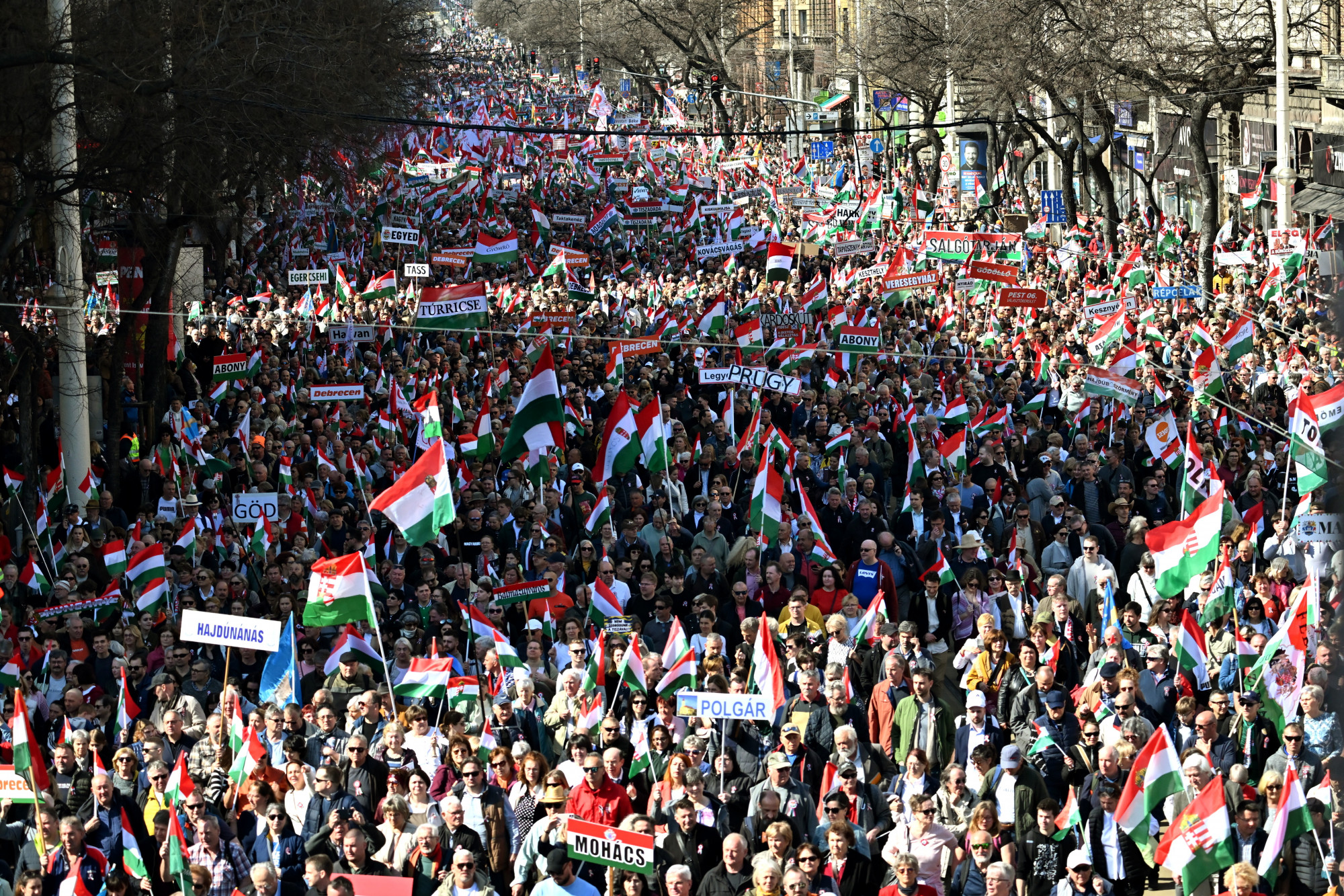Ekkora volt a tömeg a Békemeneten és a Tisza március 15-i rendezvényén