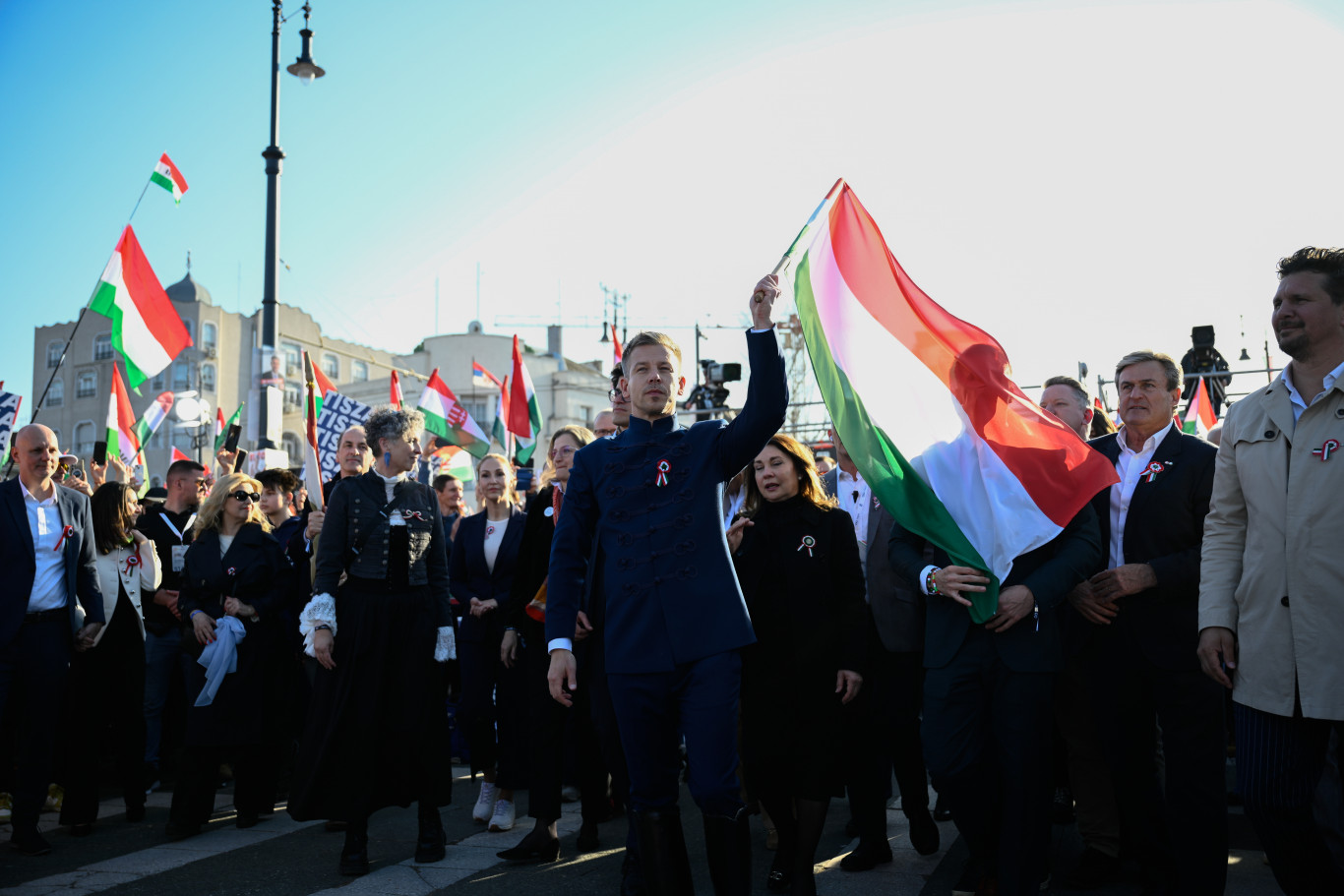 Direkt36: Az Alkotmányvédelmi Hivatal nyomására, fals indokkal tartottak házkutatást a Tisza informatikusainál