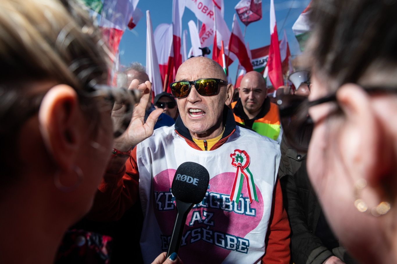 Megszereztük Pataky Attila NKA-s pályázatát, amiben „napfényben utazó jövendőt”...