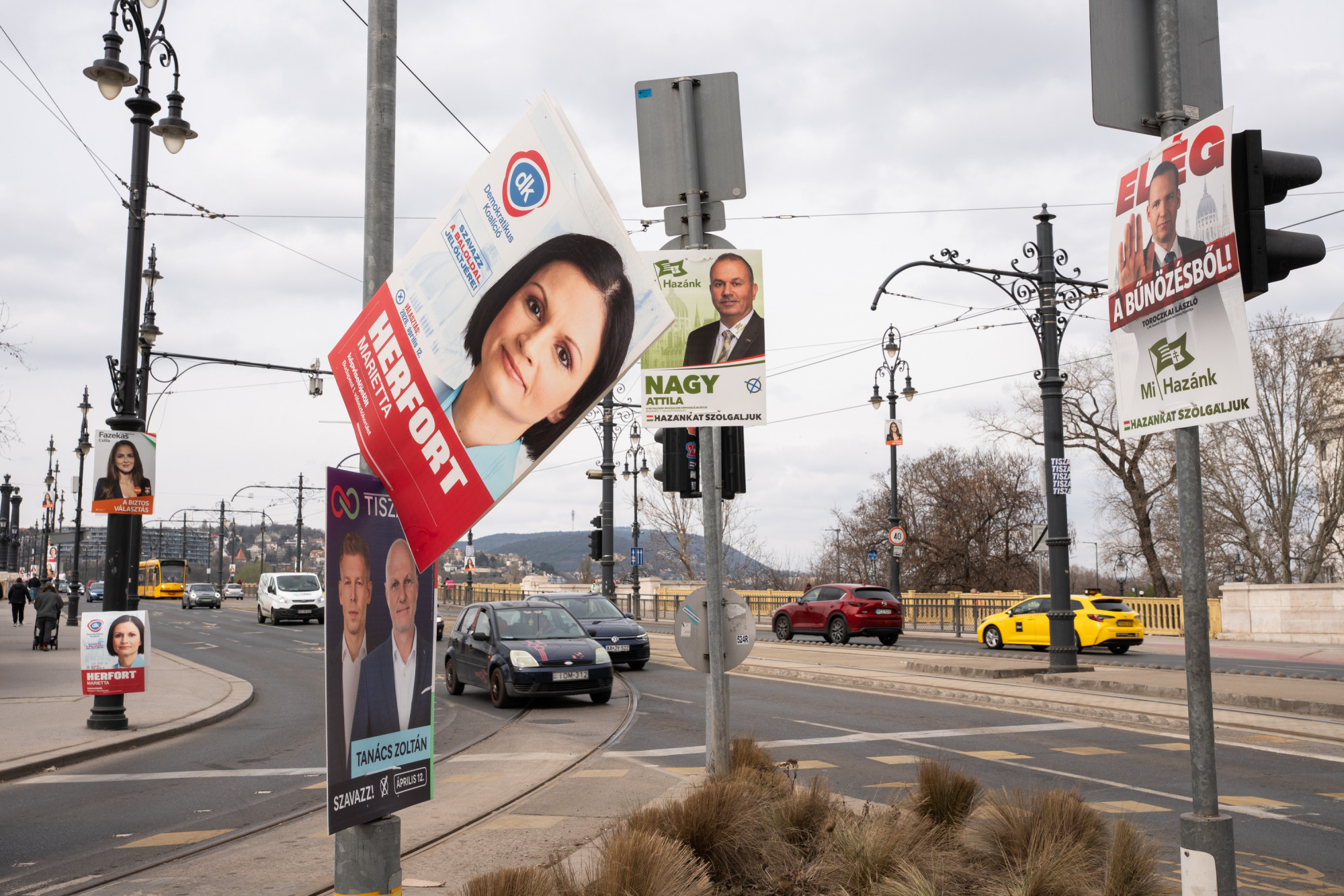 Színes, szagos, szemkápráztató plakátorgia