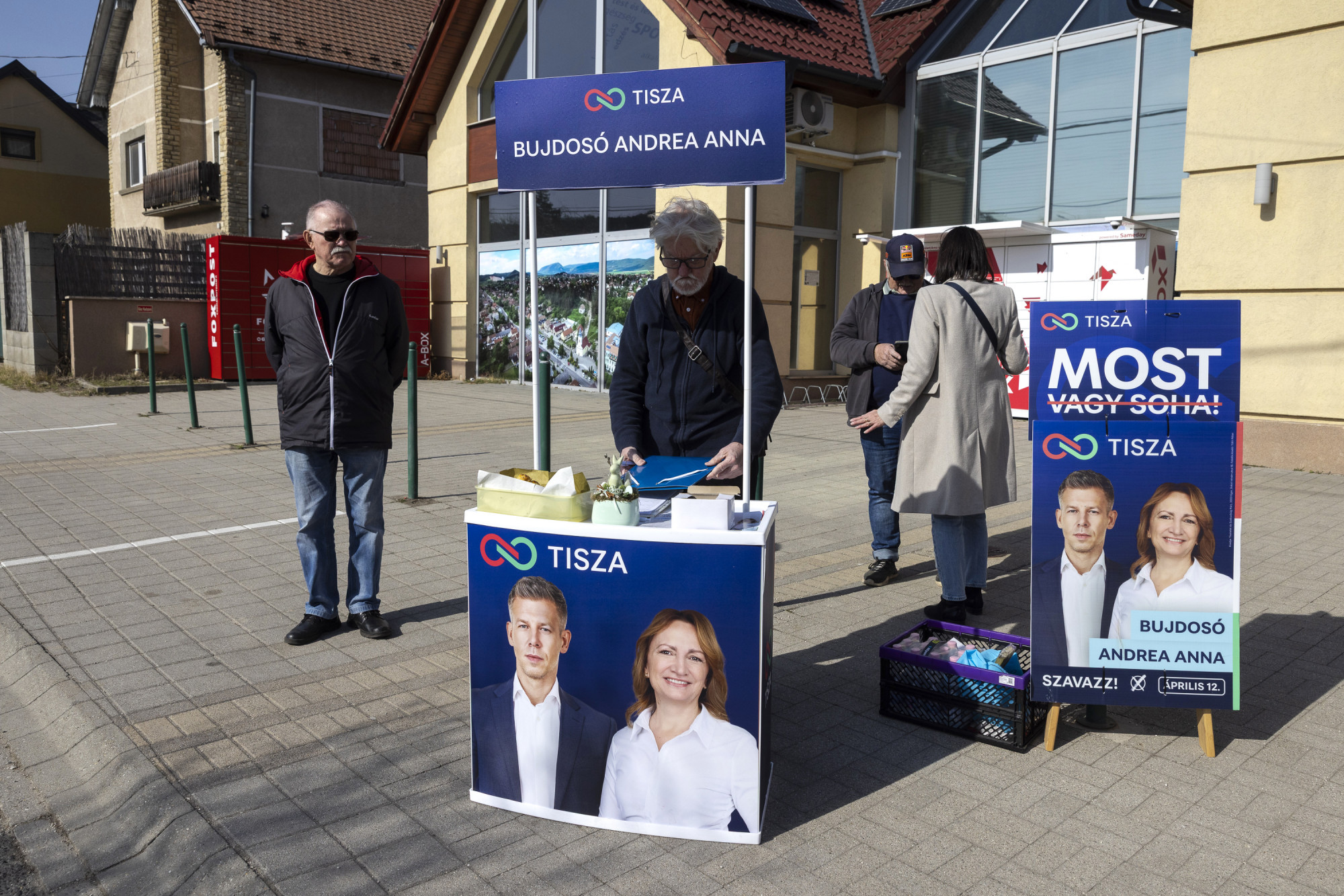 Magyar Péter szerint „a TISZA jelöltjeinek kamu visszalépéséről küldenek üzeneteket”