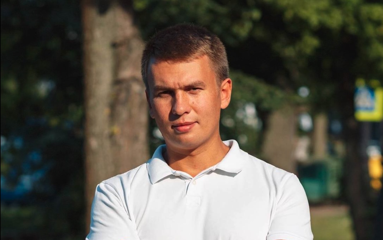 Nyilvánosan lehazugozta és háborús bűnösnek nevezte Putyint a putyinista blogger, aki korábban kulcsszerepet játszott Navalnij kinyírásában