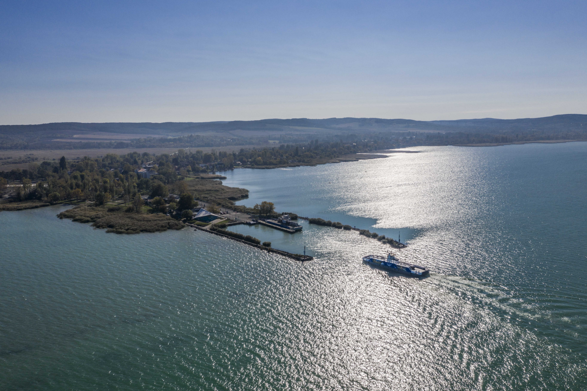 Olyan dühös lett egy férfi, amiért hajnalban nem jár a komp, hogy törni-zúzni kezdett