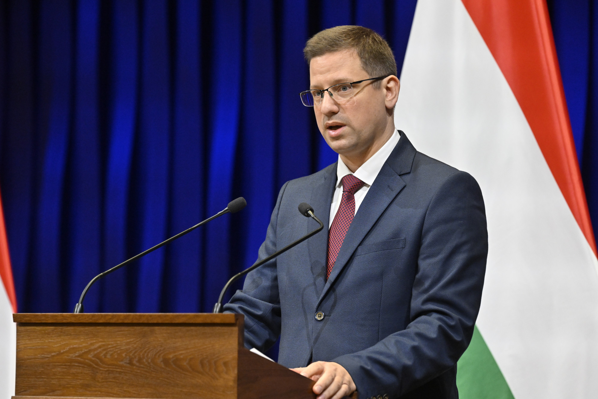 Gulyás szerint a Facebook algoritmusát úgy állítják be, hogy a Tiszát segítsék