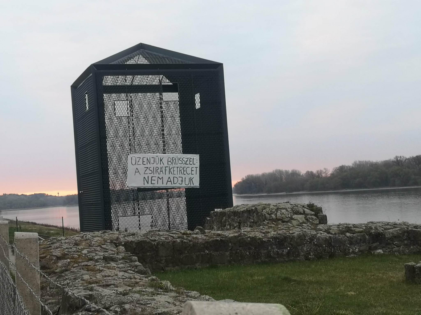 Kifizeti az állam Verőce helyett a zsiráfketrecet