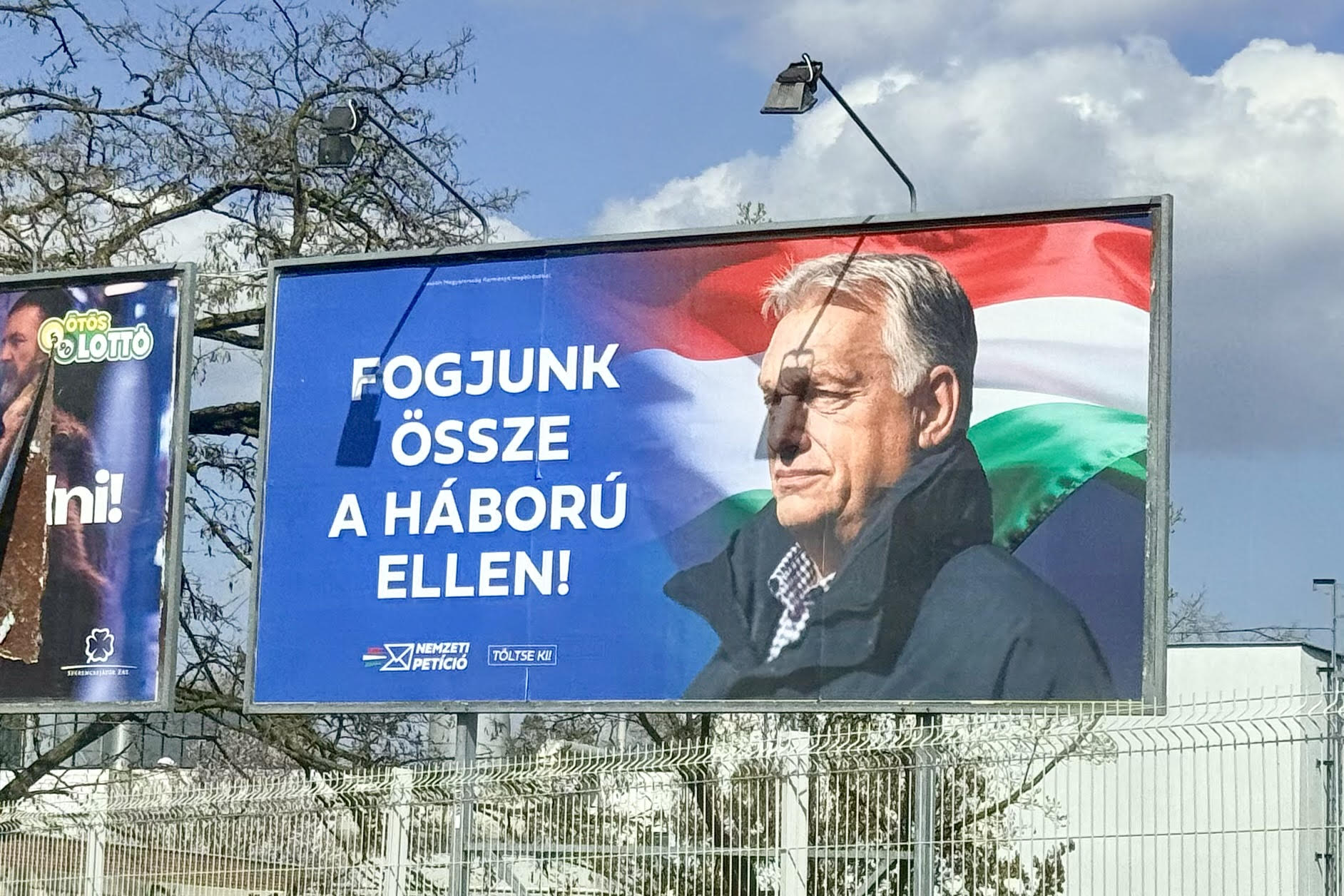 Megint elárasztja a kampányban Orbán arcával az országot a kormány