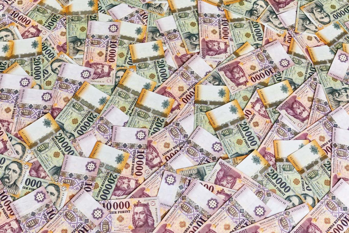 Friss hírek: A fegyverpénz szépen megdobta az átlagot, de közben az emberek fele 420 ezret sem keresett.