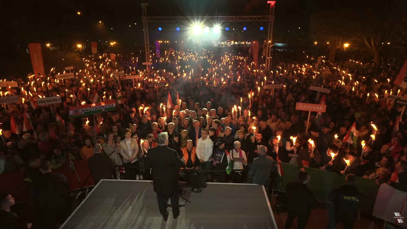 Orbán: Mi vagyunk az egyetlen ország, amely nem engedi, hogy gúnyolódjanak a családokkal