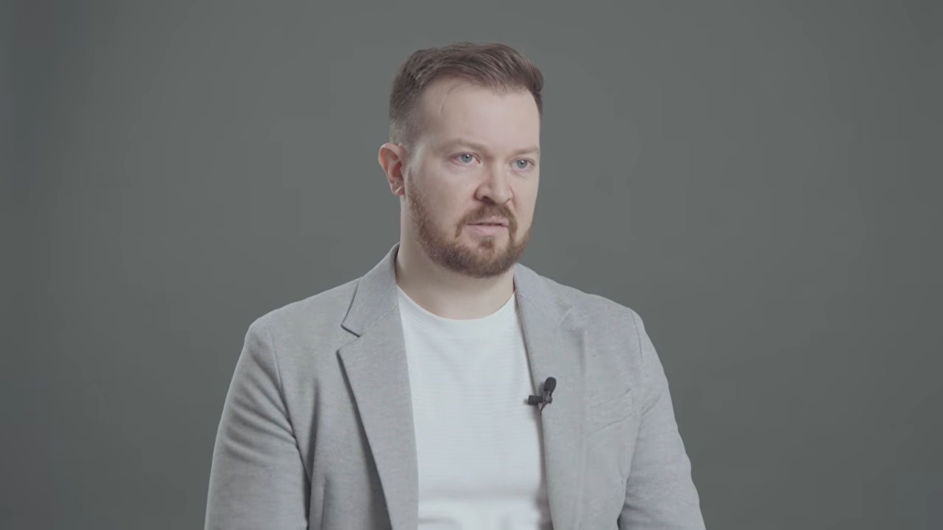 „Hogy lehet az, hogy egy magyar titkosszolgálat egy pártot be akar dönteni?” – kérdezi a Nemzeti Nyomozó Iroda századosa