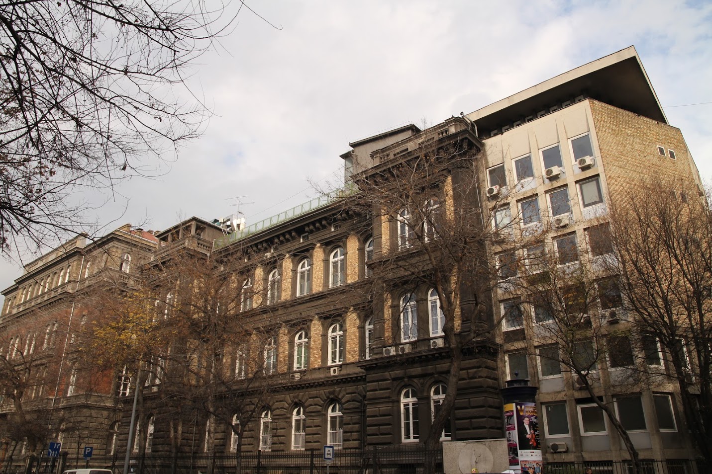 Mindkét lift elromlott a Semmelweis bőrklinikáján