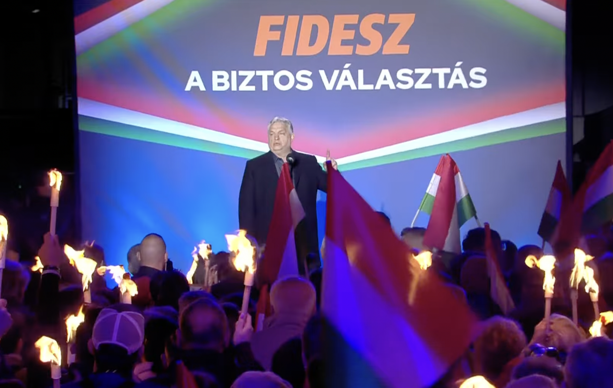 Orbán fotósa az igazgató tiltásának ellenére csak azért is a katolikus iskola ablakából fotózta a miniszterelnök gyűlését