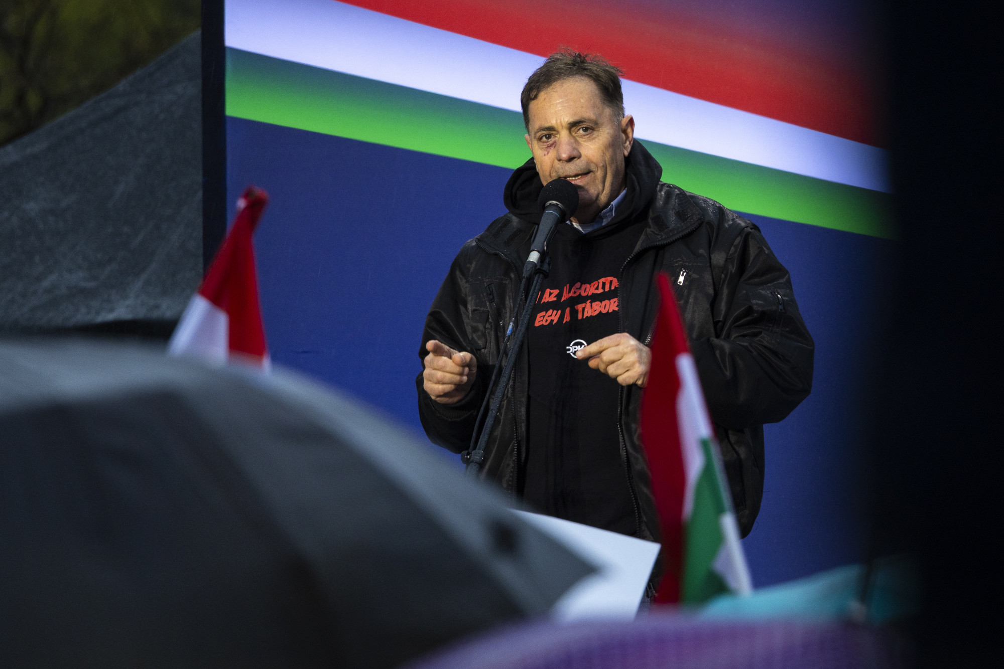 „13-án keressél magadnak egy másik országot, baszd meg” – mondta Pócs János egy tiszásnak