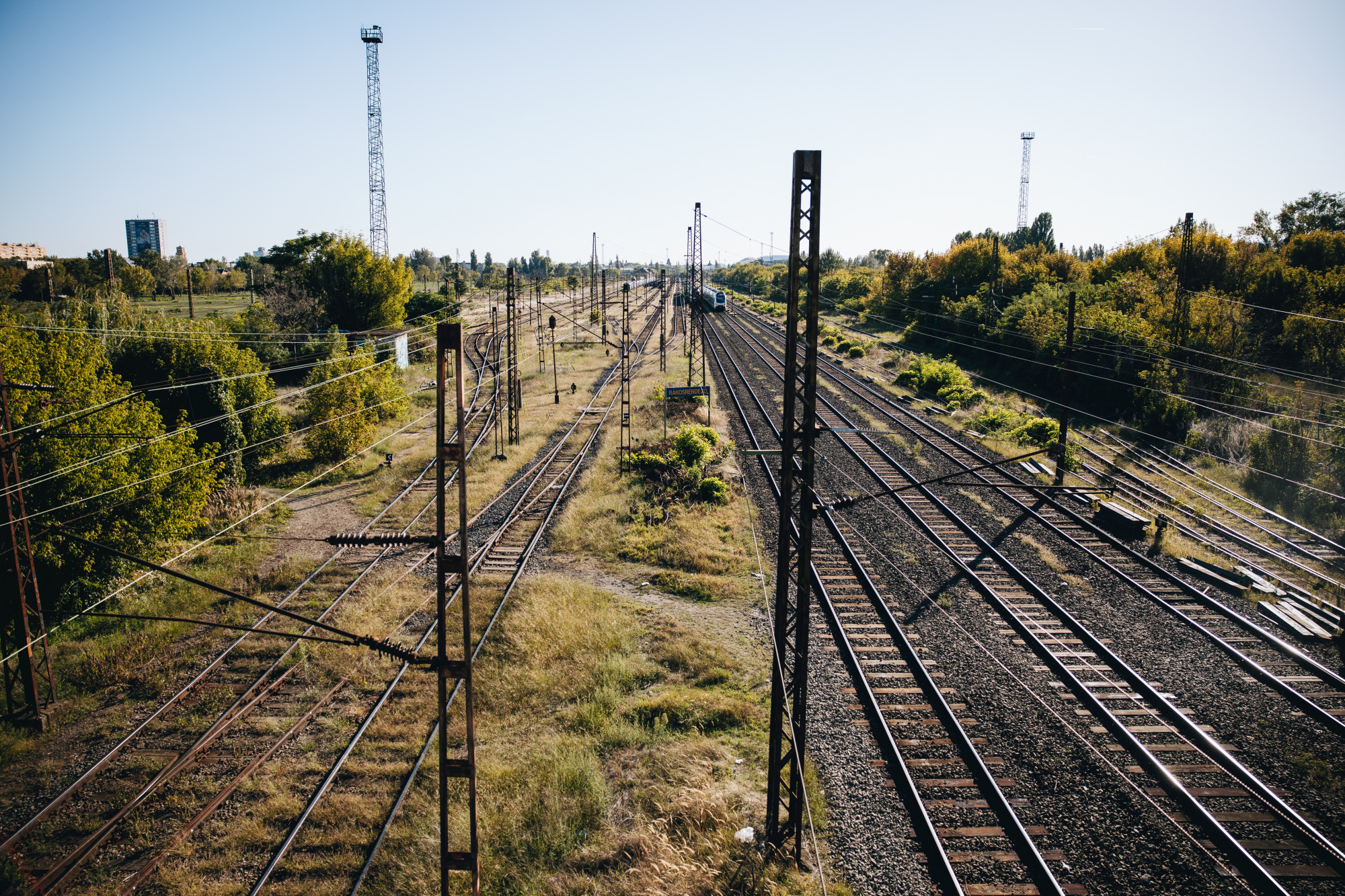 Mikor és hová mehetnek be először a budapestiek Rákosrendezőn?