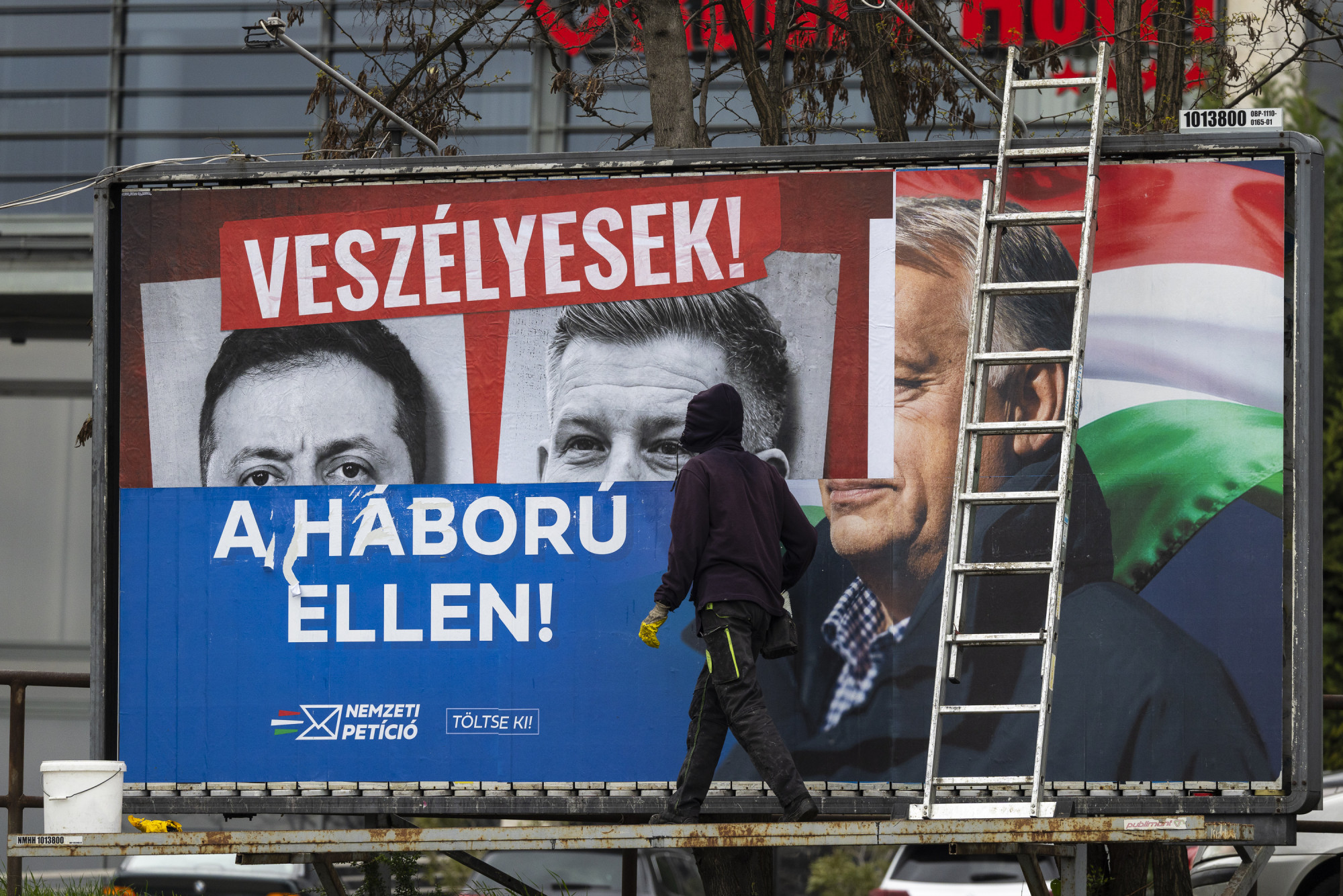 10+1 év plakáthisztéria Rogán Antal és Balásy Gyula Magyarországán