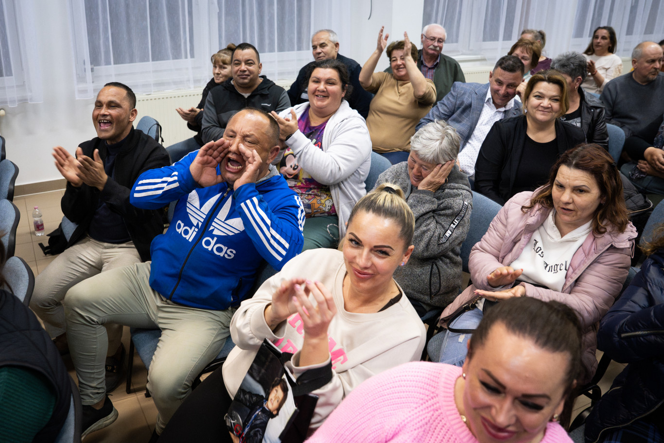 Gyűlöletcunami Nyírbogáton: a fideszes képviselő felesége kinyomozza, kik beszéltek ellene A szavazat árában, és előhúz egy rejtélyes pedofilsztorit