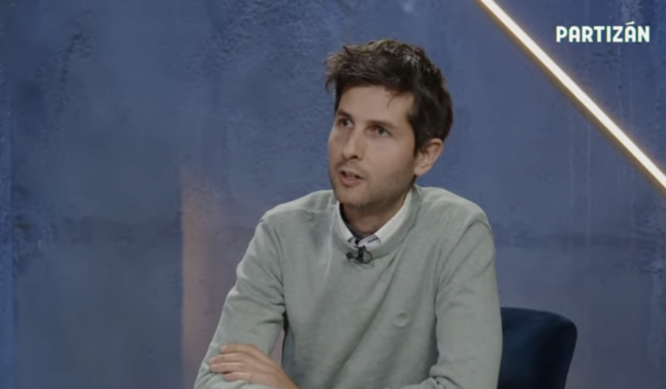 Felsőbb utasításra leállított vizsgálatról, a kormánynak kellemetlen megállapítások átírásáról és a NER-ellenségekre kiszabott túlzó büntetésekről beszélt a GVH vezető közgazdásza