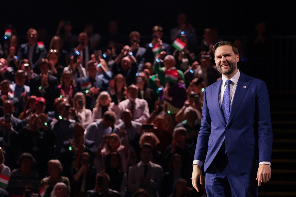 Vance telefonon kapcsolta Trumpot, majd a nyugati civilizáció sorsa felől vezette le, miért kell Orbánra szavaznia a magyaroknak