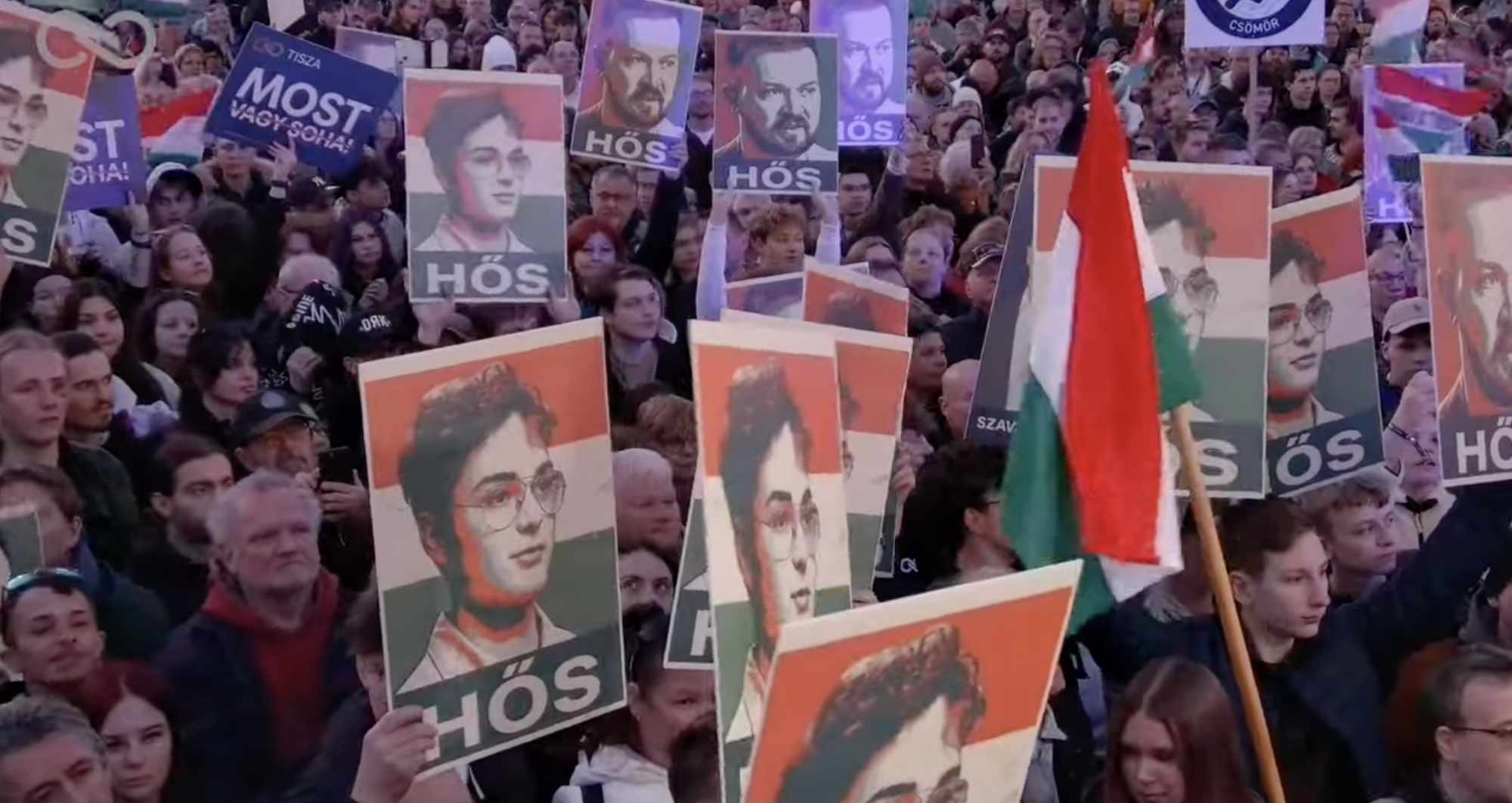 Magyar Péter mellett Gundalf is felállt a színpadra Vácon