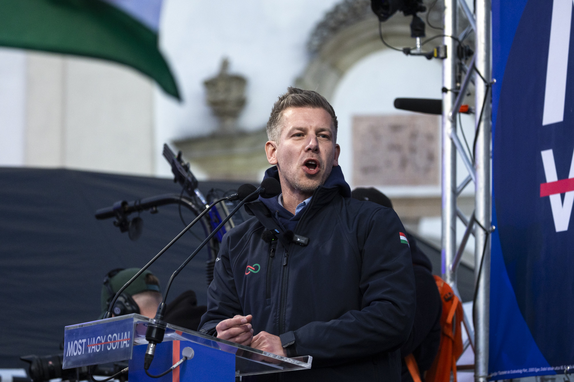 Magyar Péter csádozással reagált a „geci nagy háborús” hangfelvételre