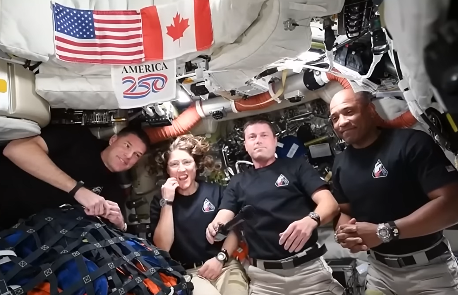 Trump a Holdat megkerülő űrhajósoknak: Megmentettem a NASA-t