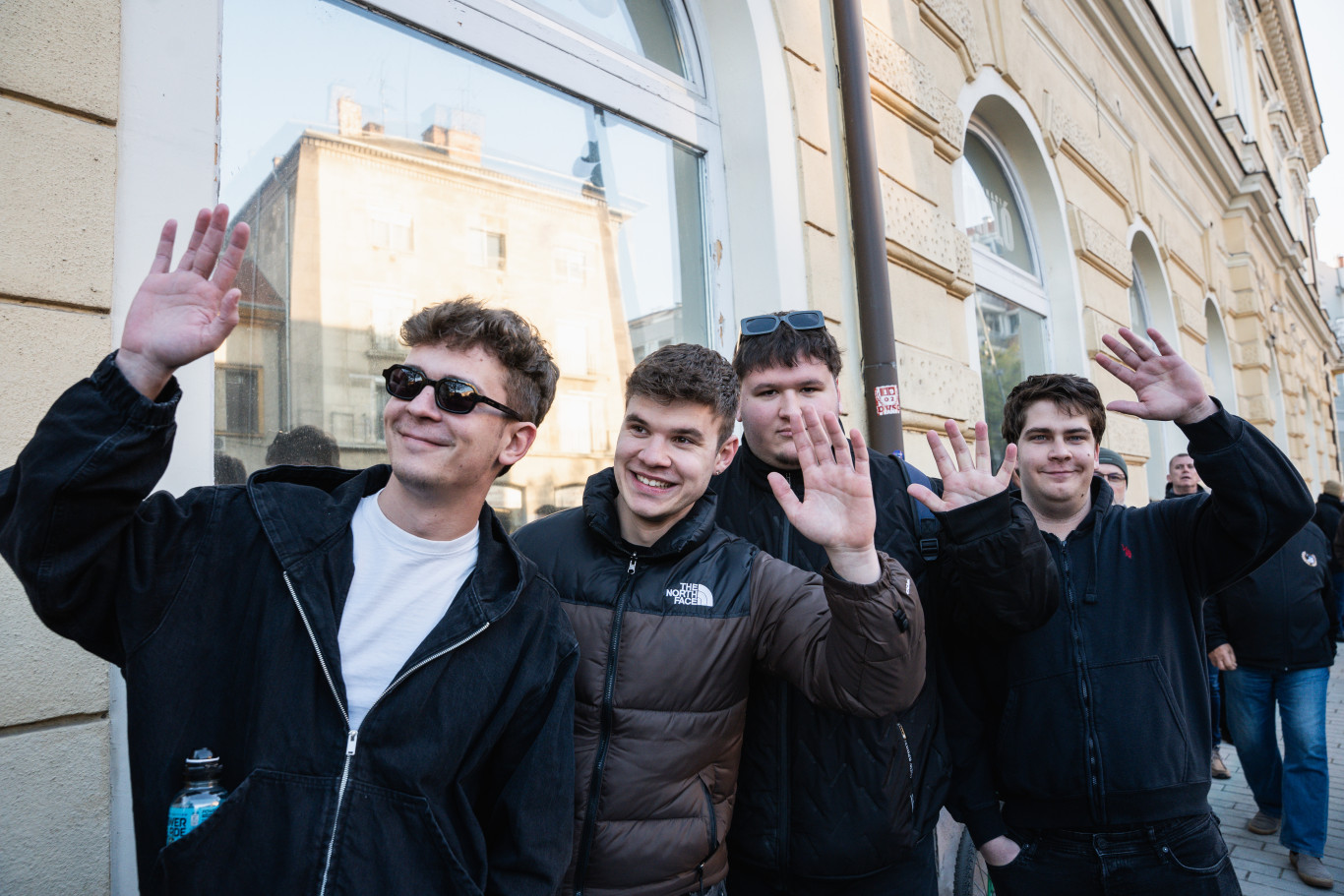 A fiatalok búcsúzni jöttek Orbántól Debrecenben