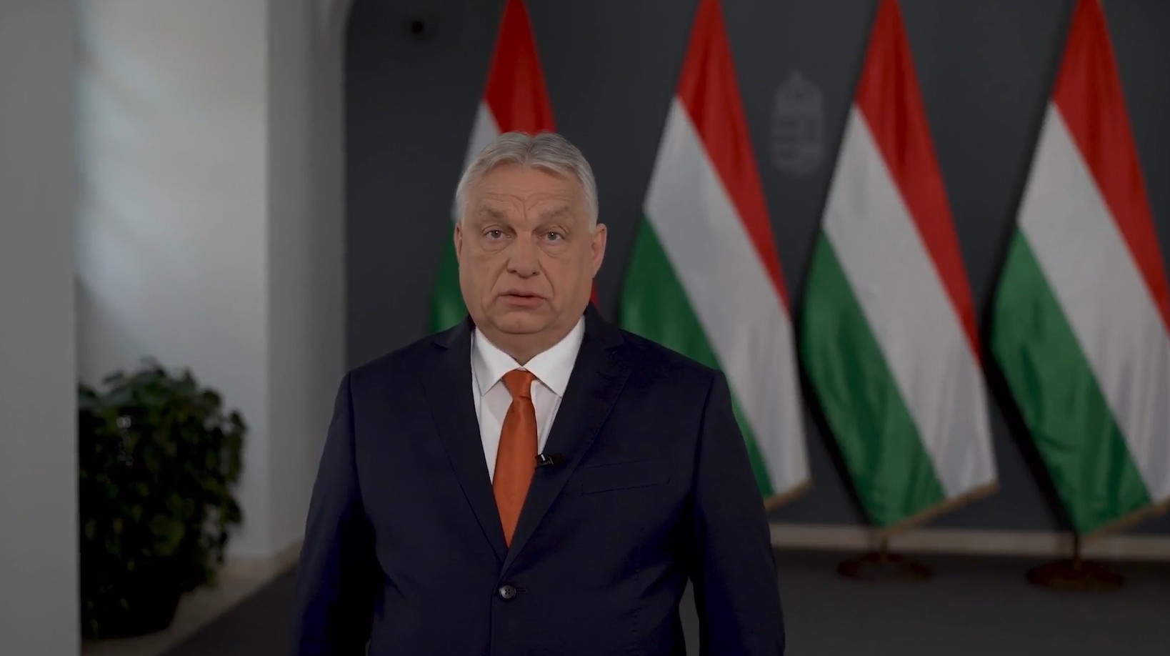 Orbán Viktor káosszal, nyomással és szervezett fenyegetéssel riogatott már hajnalban