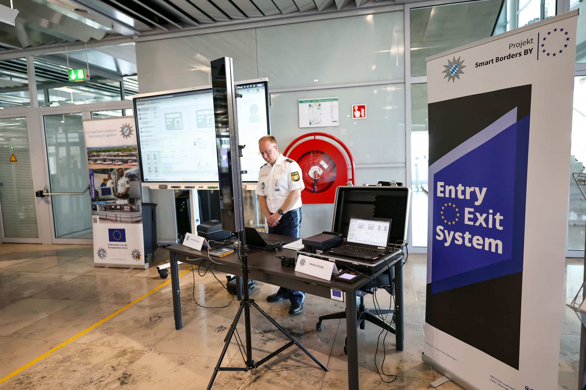 Mától teljes körűen érvényes az EU új digitális határellenőrzési rendszere