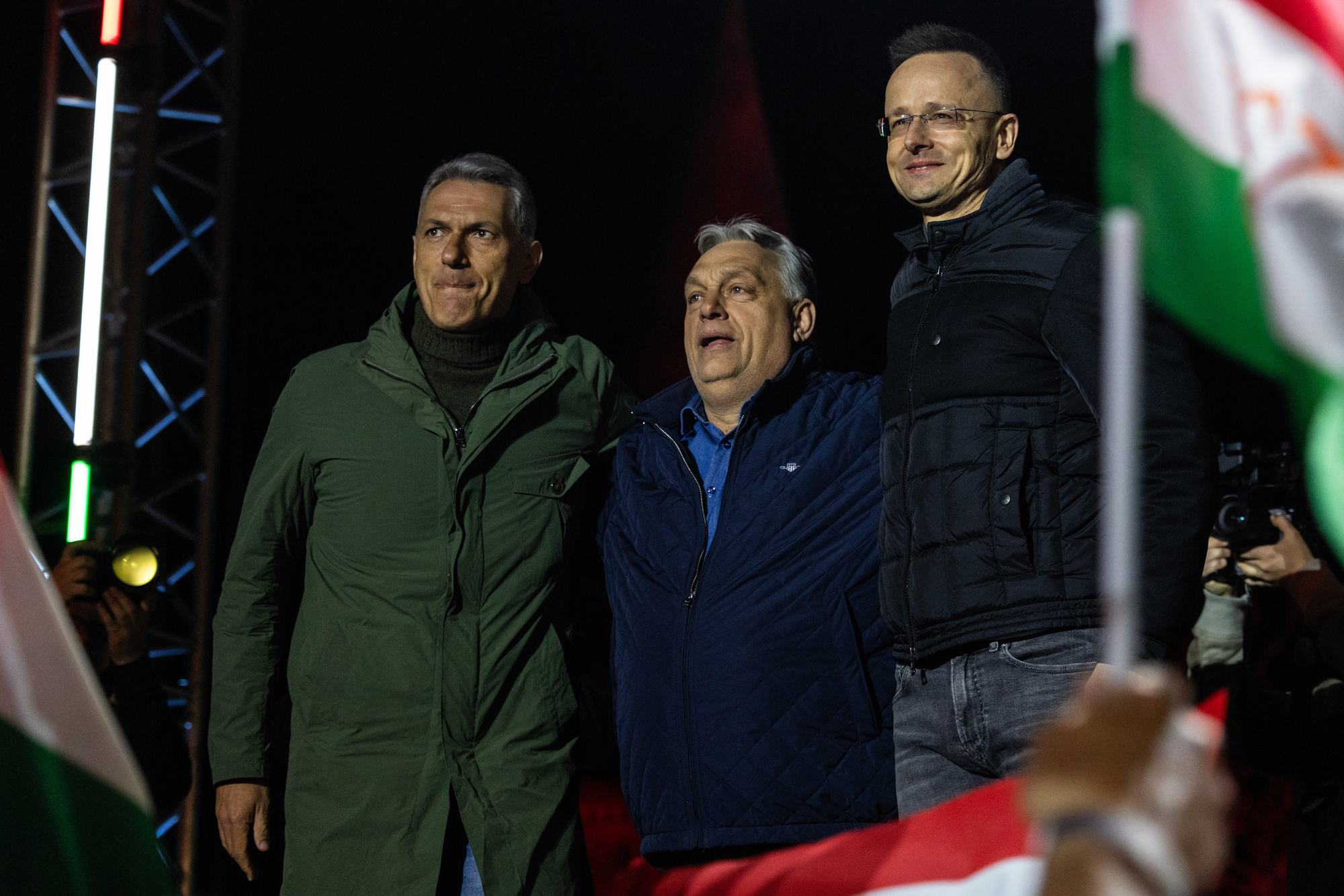 A Szentháromság teret sem tudta megtölteni Orbán a kampányzáróján, kivetítővel nem is készültek